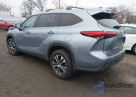 2023 Toyota Highlander Xle z USA, uszkodzony, nr VIN 5TDKDRBH2PS029818